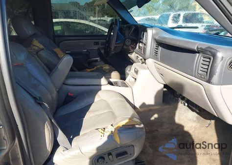 2002 Chevrolet Suburban 1500 Lt z USA, uszkodzony, nr VIN 1GNFK16Z12J237195